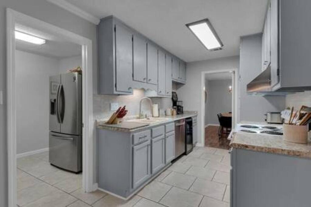 Quiet Relaxing Home - Close To Downtown & Beach 4Br-2Bt Pensacola Bagian luar foto