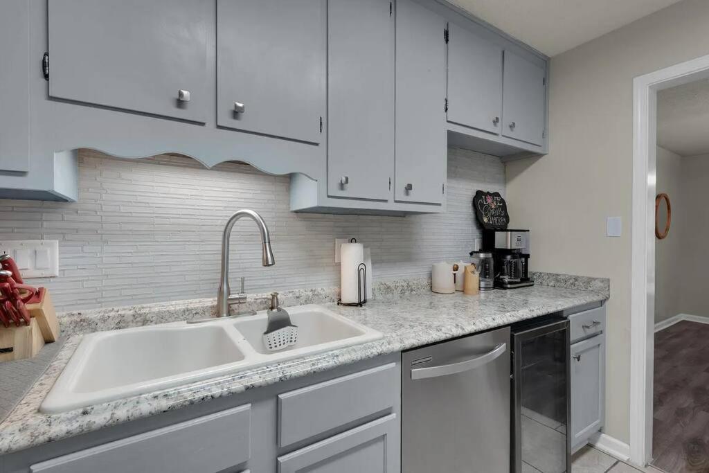 Quiet Relaxing Home - Close To Downtown & Beach 4Br-2Bt Pensacola Bagian luar foto