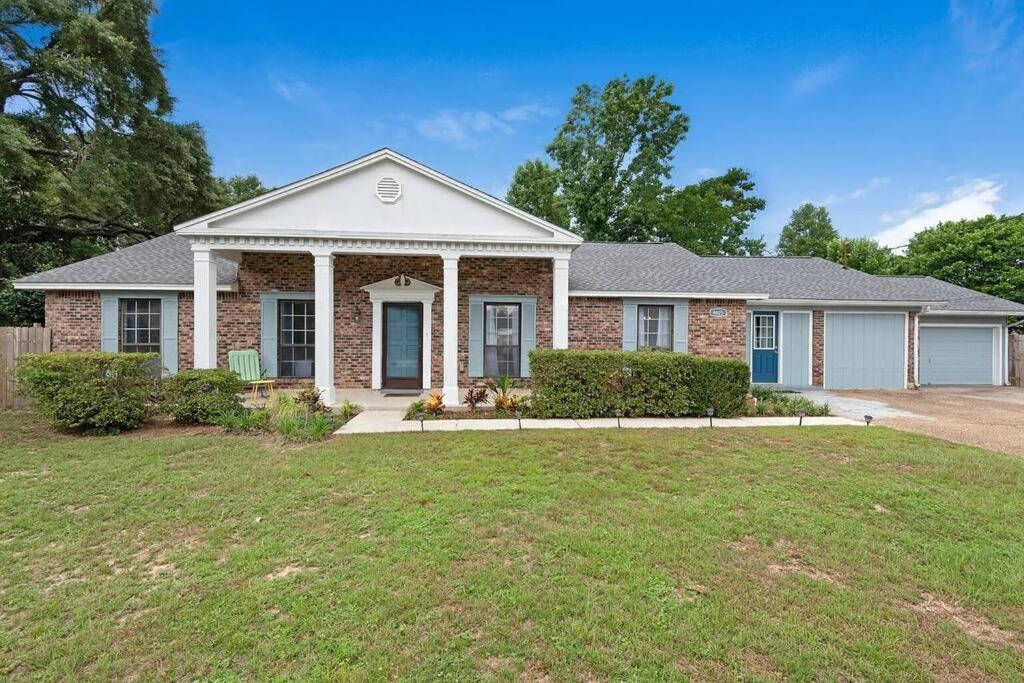Quiet Relaxing Home - Close To Downtown & Beach 4Br-2Bt Pensacola Bagian luar foto