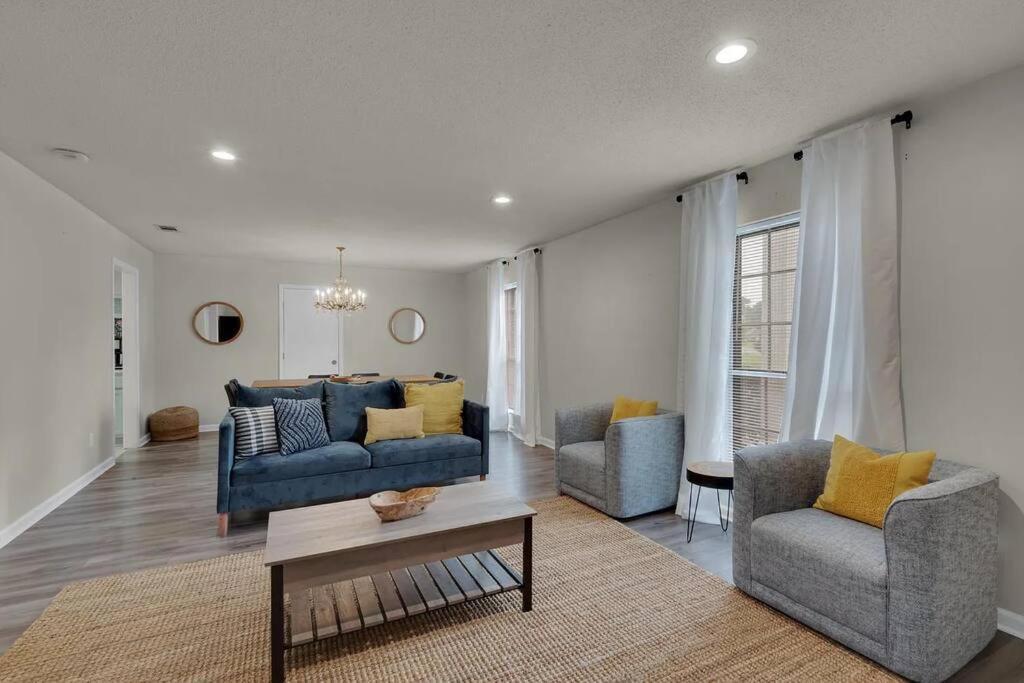 Quiet Relaxing Home - Close To Downtown & Beach 4Br-2Bt Pensacola Bagian luar foto
