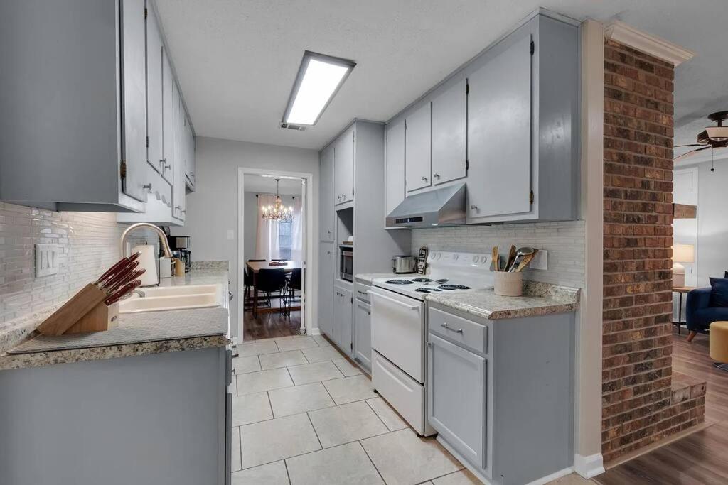 Quiet Relaxing Home - Close To Downtown & Beach 4Br-2Bt Pensacola Bagian luar foto