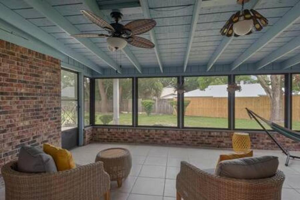 Quiet Relaxing Home - Close To Downtown & Beach 4Br-2Bt Pensacola Bagian luar foto
