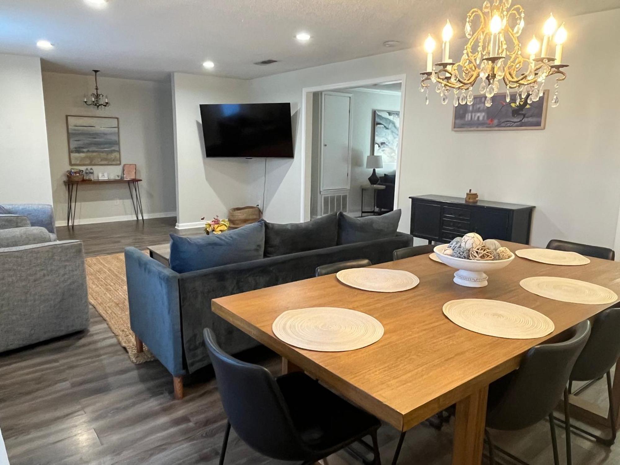 Quiet Relaxing Home - Close To Downtown & Beach 4Br-2Bt Pensacola Bagian luar foto