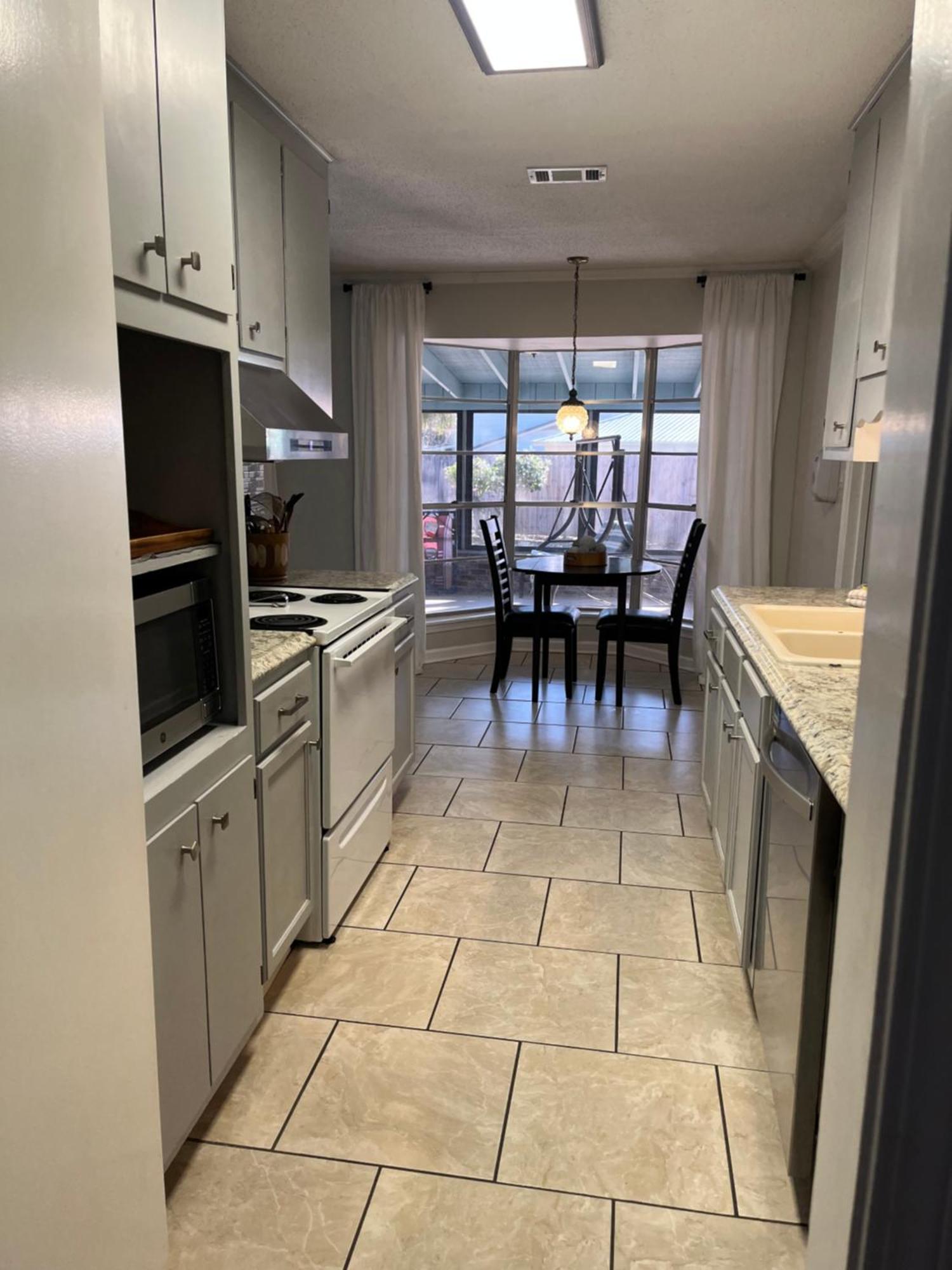 Quiet Relaxing Home - Close To Downtown & Beach 4Br-2Bt Pensacola Bagian luar foto